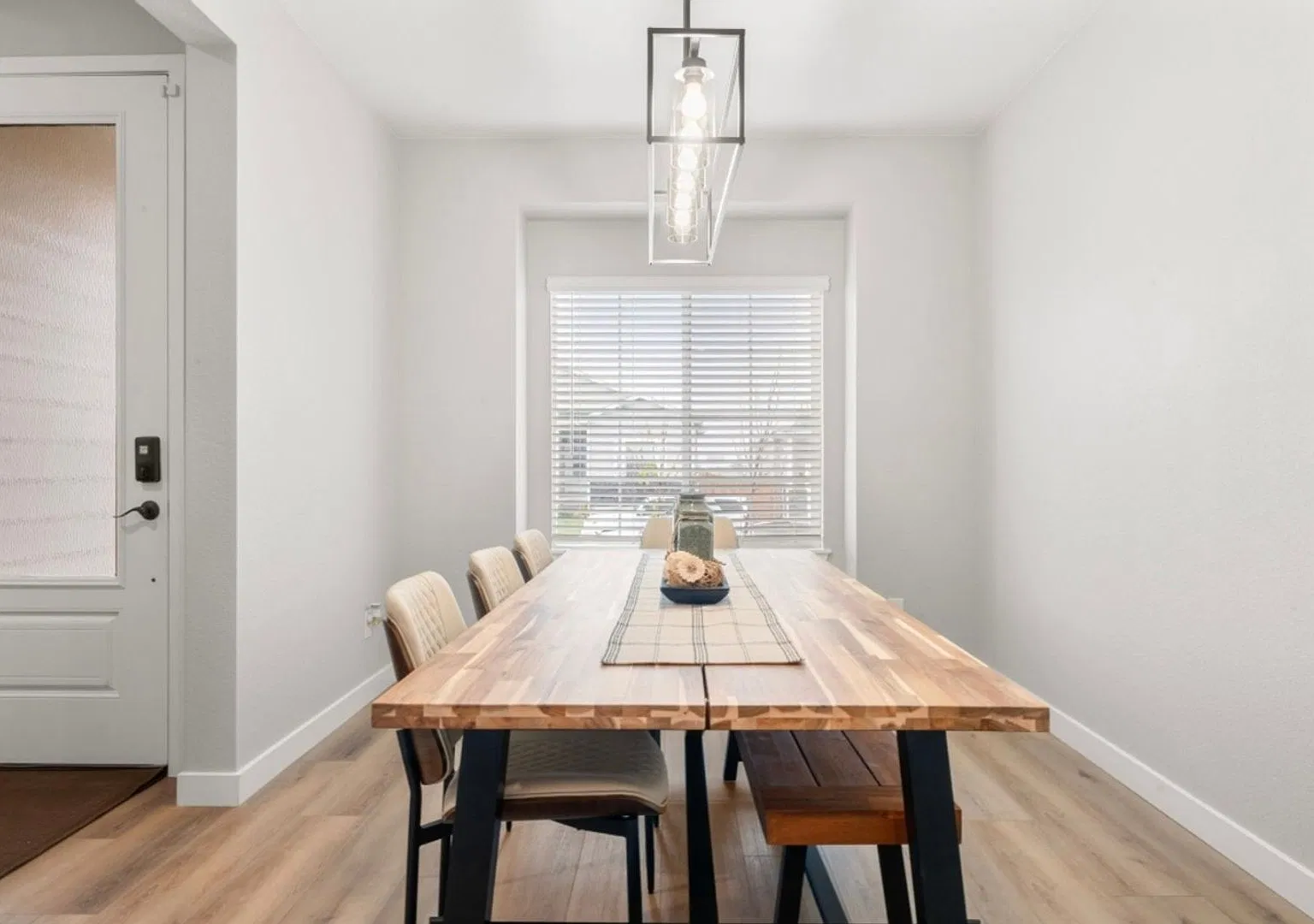 Charming 3br 2bath House In Commerce City — Photo 4