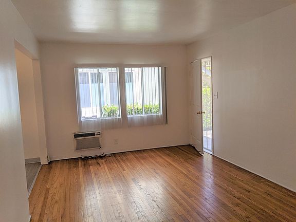 3rd image of 923 W Angeleno Ave #923