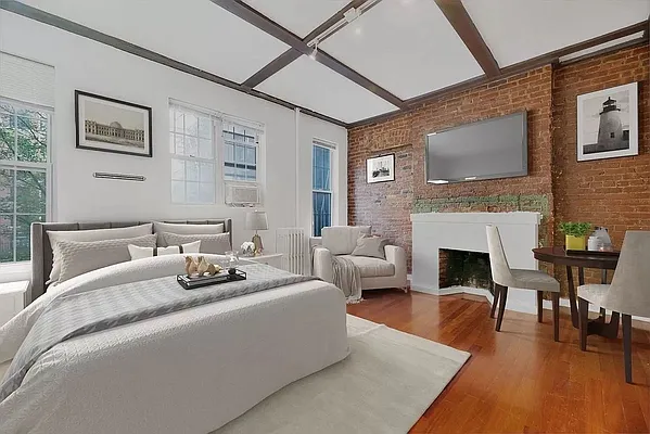 Rented by REAL New York | media 7