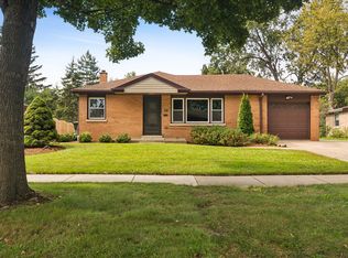 10 N School St, Mount Prospect, IL 60056