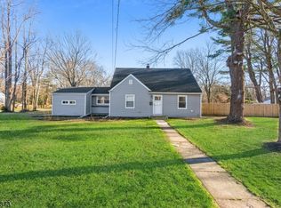 163 Greenbrook Rd, Green Brook, NJ 08812