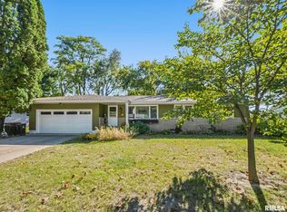 606 W Timber Ridge Dr, Peoria, IL 61615