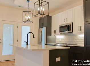 1612 W Belle Plaine Ave #2K, Chicago, IL 60613