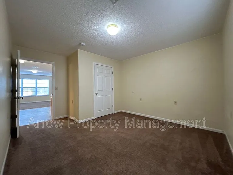 1015 W 14th St #3 — Photo 3