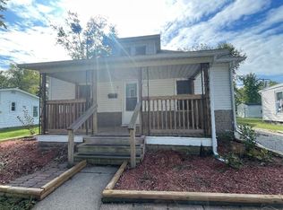 8 Washington Ave, Charleston, IL 61920