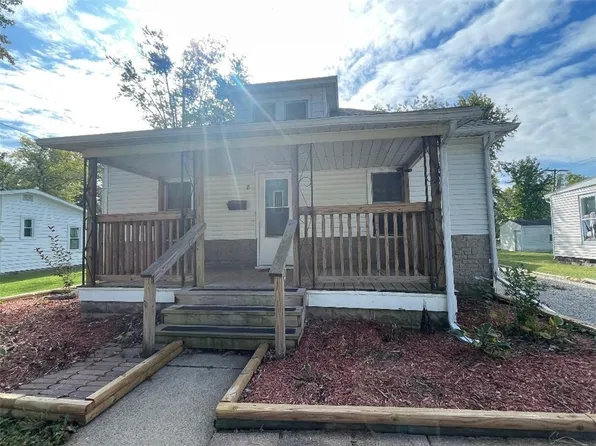 8 Washington Ave, Charleston, IL 61920