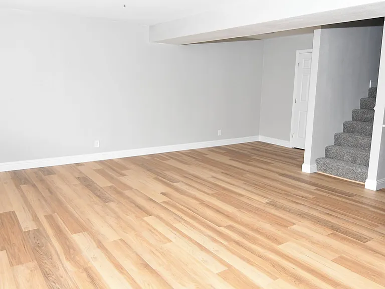 1175 Glenda Way — Photo 4