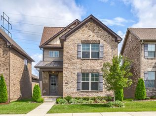 1048 Paddock Park Cir, Gallatin, TN 37066