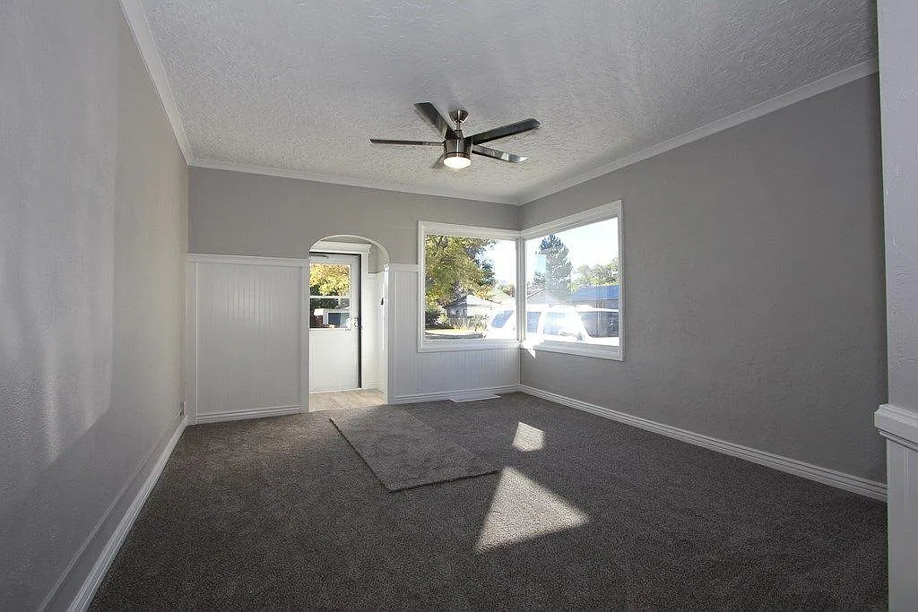 246 Willard Ave — Photo 2