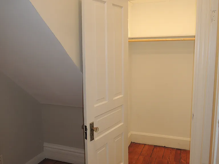 2154 N Maplewood Ave #1F — Photo 8