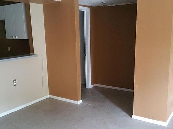 3rd image of 2443 Leon Ave