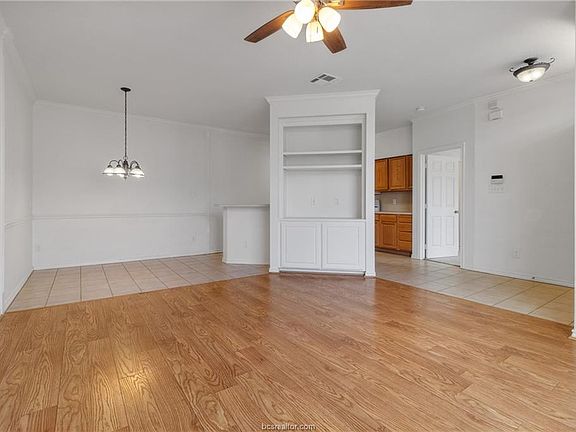 5th image of 235 Navarro Dr