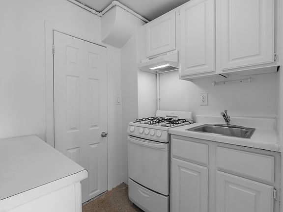 3rd image of 20 Cornelia St APT 12