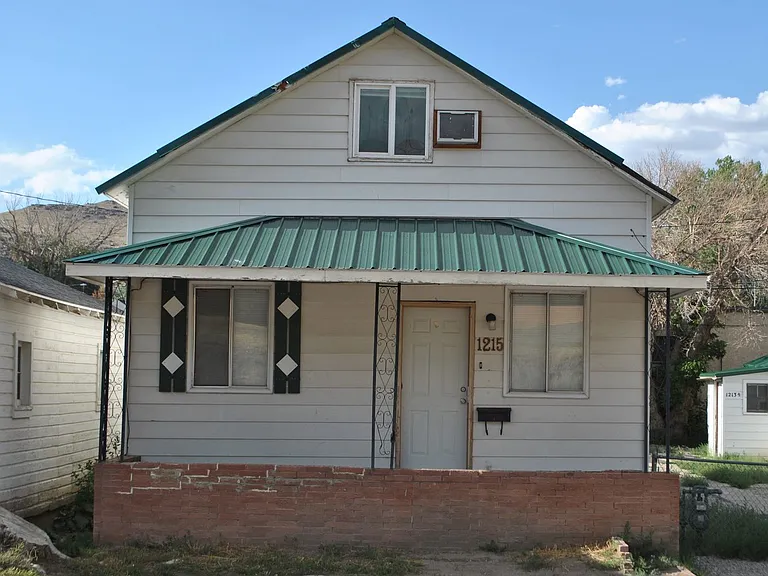 1215 W Pine St — Photo 1