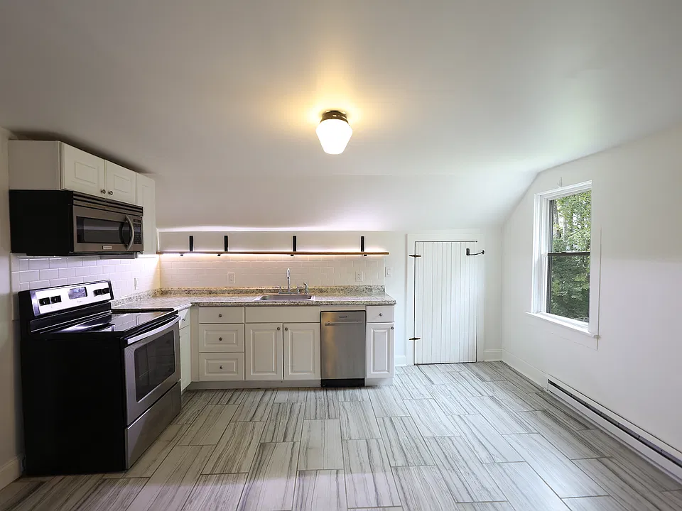 6 Hammersley Ave #3