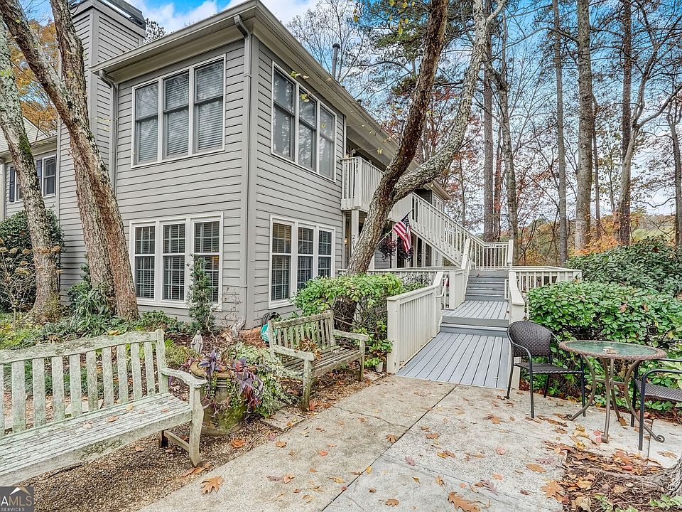 1st image of 201 Bainbridge Dr