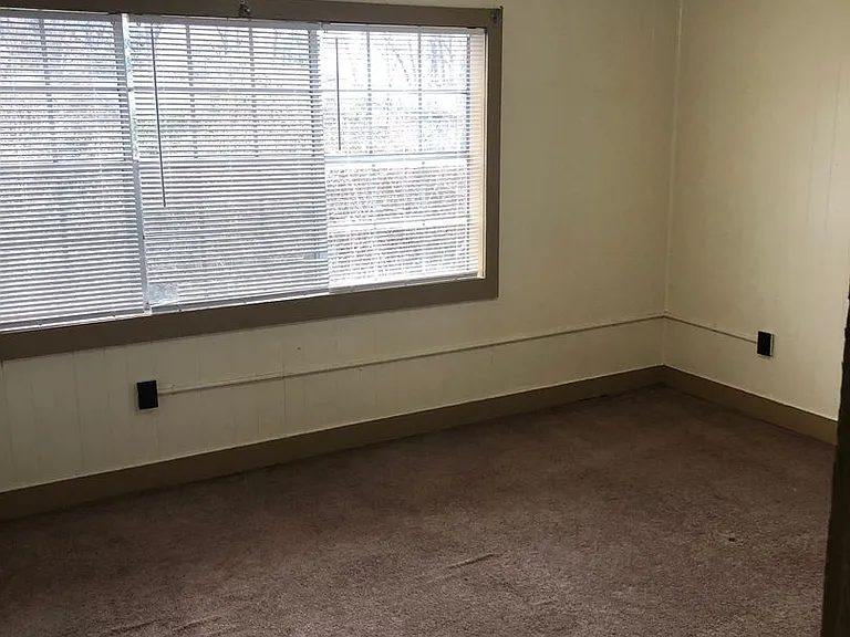 Van Guard Apartments — Photo 15
