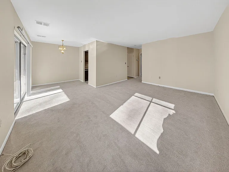 3364 Hewitt Ave #301 — Photo 2