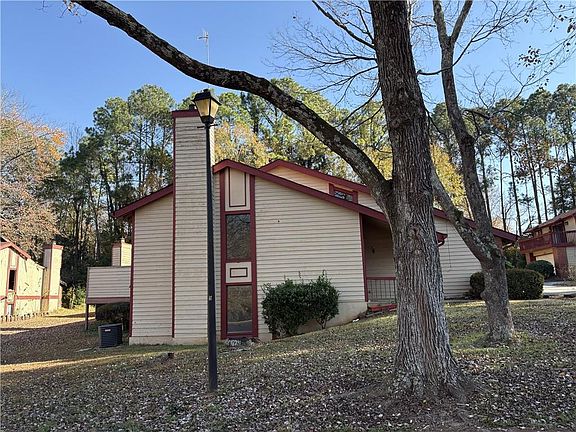 2nd image of 1121 Village Main St