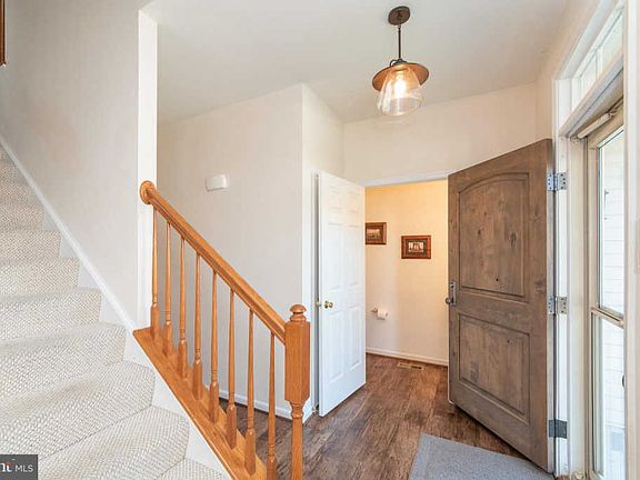 3rd image of 212 Branch Brook Ct