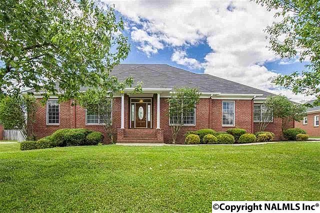 1st image of 106 Silverthorne Dr