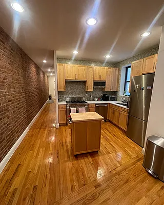 Rented by PMG Real Estate  | media 19