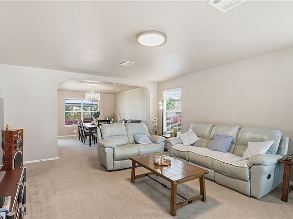 3rd image of 329 Hummingbird Dr