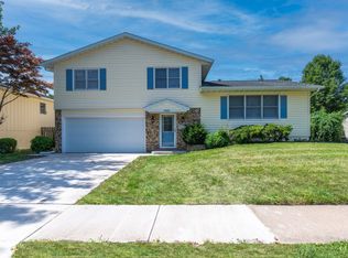 3305 56th St, Moline, IL 61265