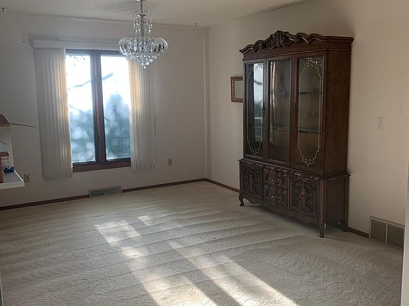 4th image of 121 N Lincoln Ave