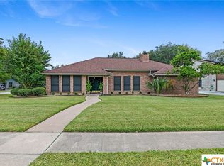 102 Lance Ln, Victoria, TX 77904