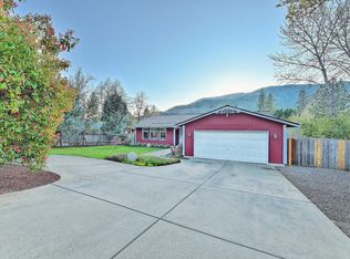 1221 E Evans Creek Rd, Rogue River, OR 97537