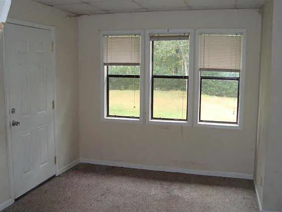 3 bed, 1.5 bath, 1200 sqft, $1,670 — Photo 4