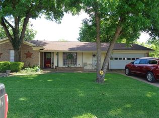 1009 Simpson Dr, Mineral Wells, TX 76067