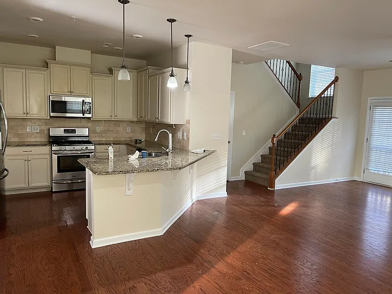 107 Dellbrook St — Photo 8