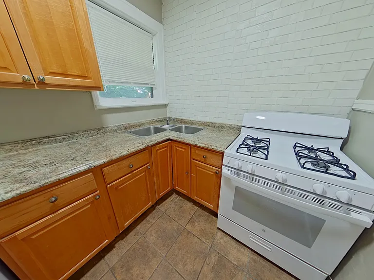 5618 S Grand Blvd — Photo 7