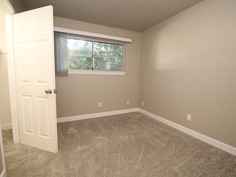 Sunridge — Photo 21