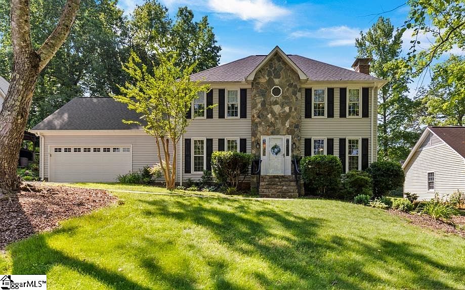 1st image of 19 Bernwood Dr