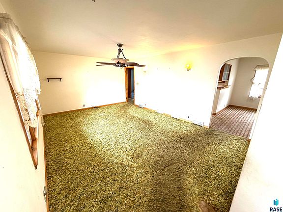 4th image of 305 W Elm St