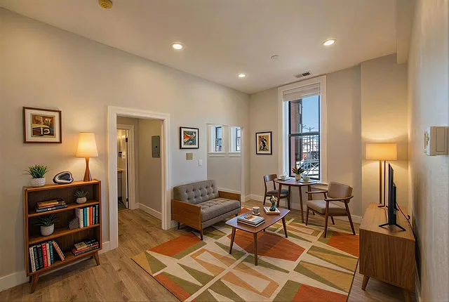 101 W B St #203 — Photo 4