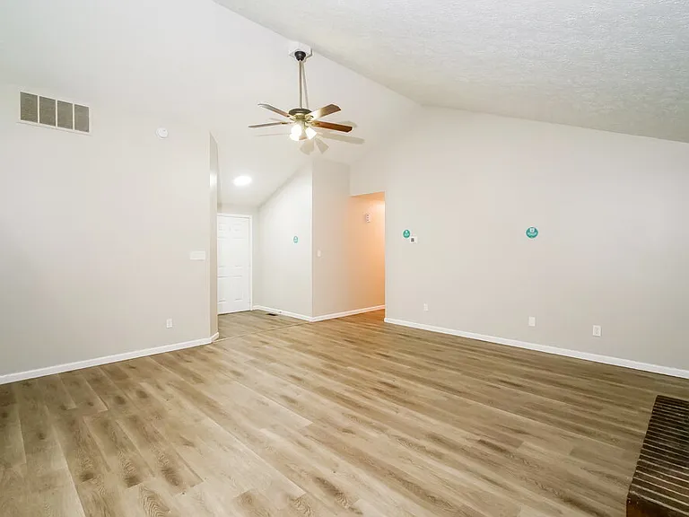 5865 Petersen Ct — Photo 7