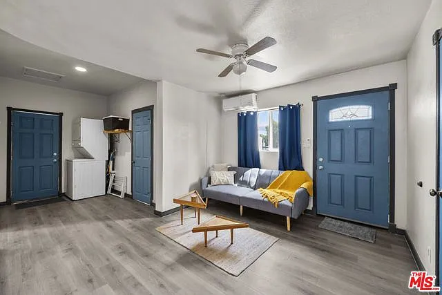 1 bed, 1.0 bath, 600 sqft, $2,300 — Photo 2