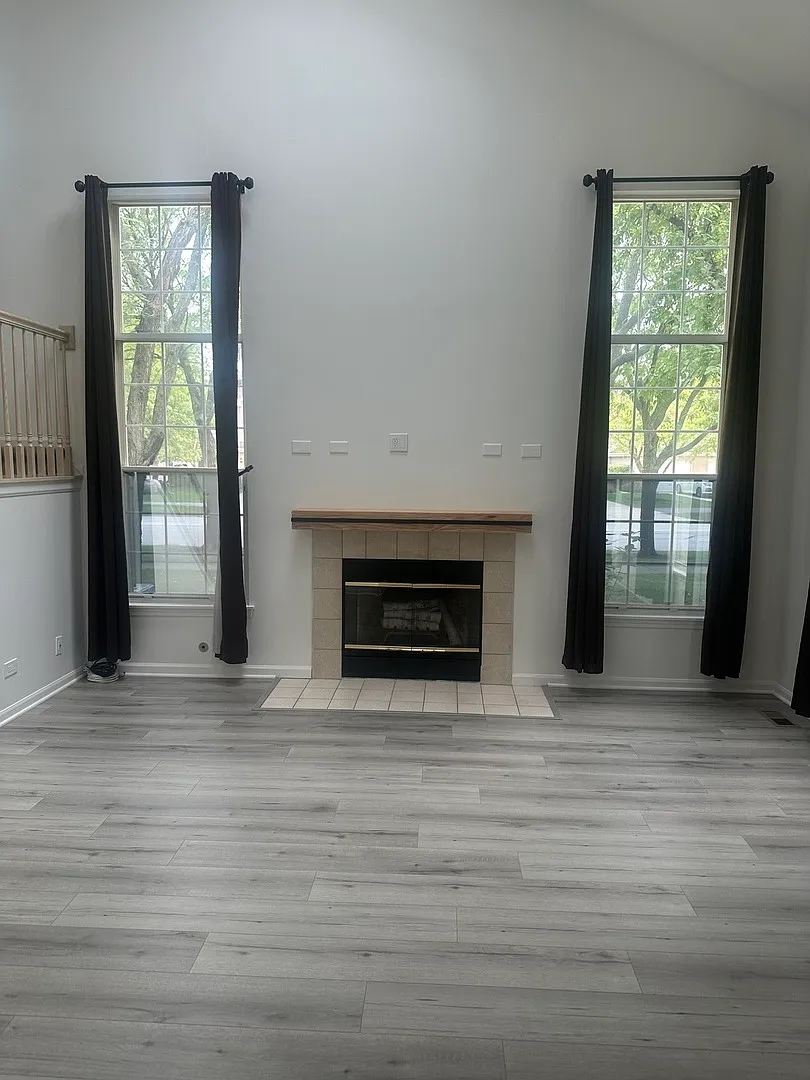 2 bed, 2.5 bath, 1350 sqft, $2,300 — Photo 3