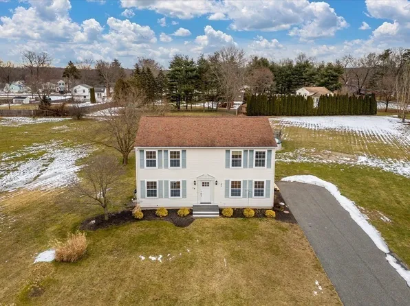 16 Crystal Dr, Southwick, MA 01077