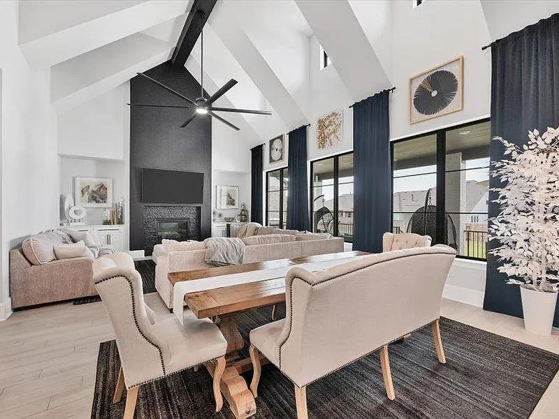 4 bed, 3.5 bath, 3777 sqft, $3,300 — Photo 3