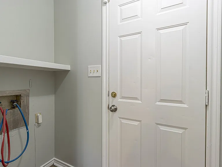 5605 Calais Dr — Photo 11