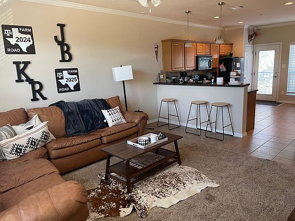 3rd image of 305 Holleman Dr #605