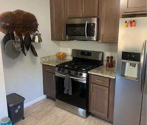 3rd image of 27727 Gladstone St