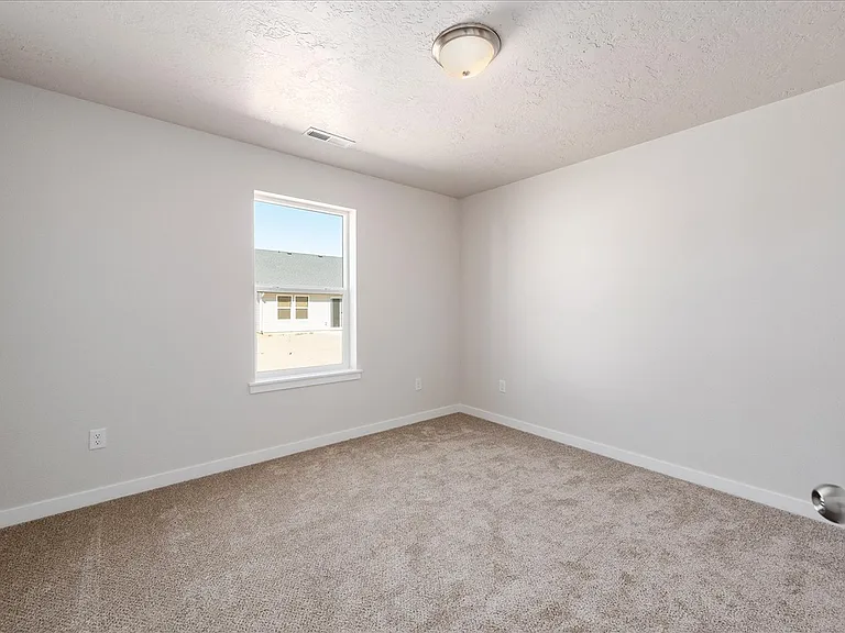 16732 Senden Ave — Photo 4