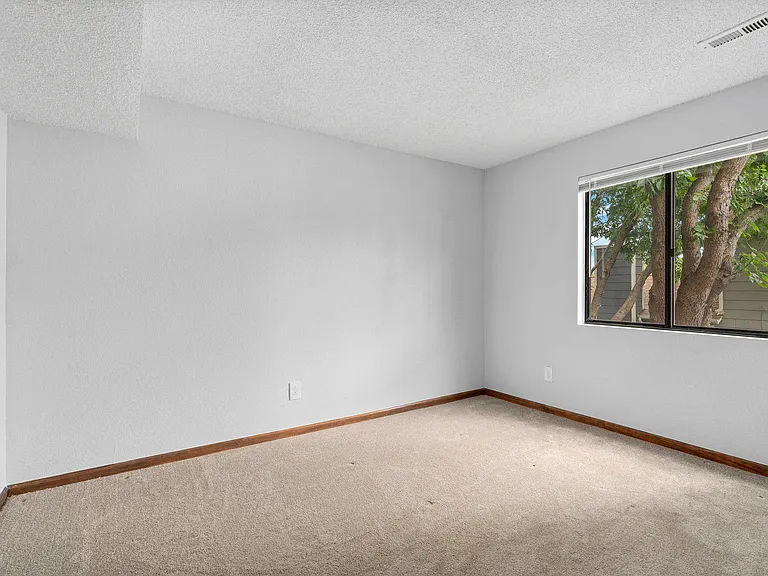 551 W Crestline Cir #9D2 — Photo 12
