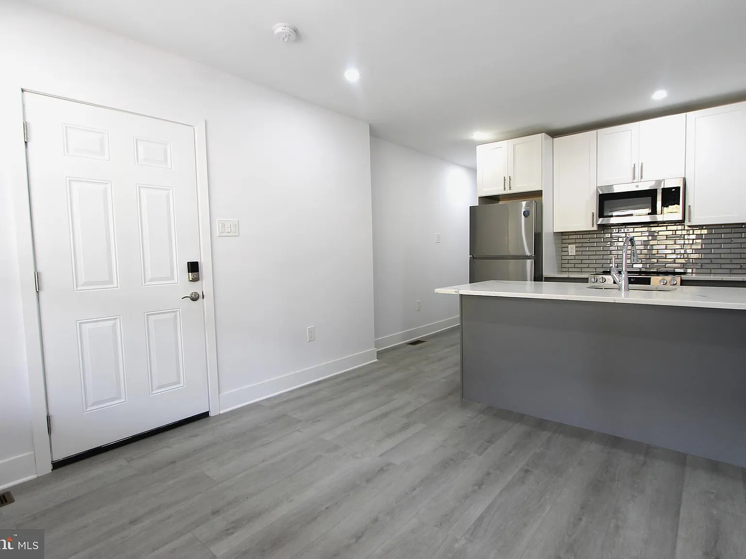 2 bed, 900 sqft, $1,595 — Photo 3